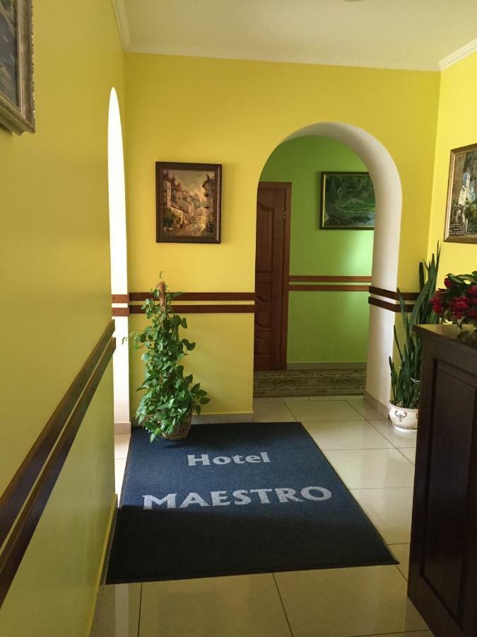 Maestro Ostroh Exterior foto