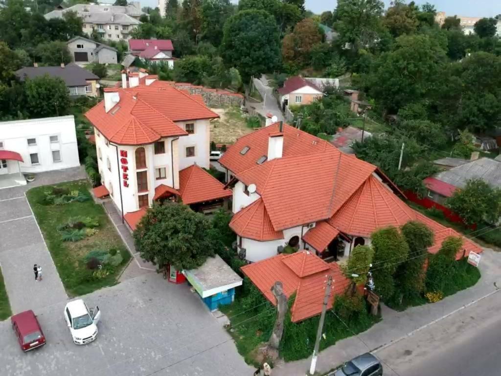 Maestro Ostroh Exterior foto