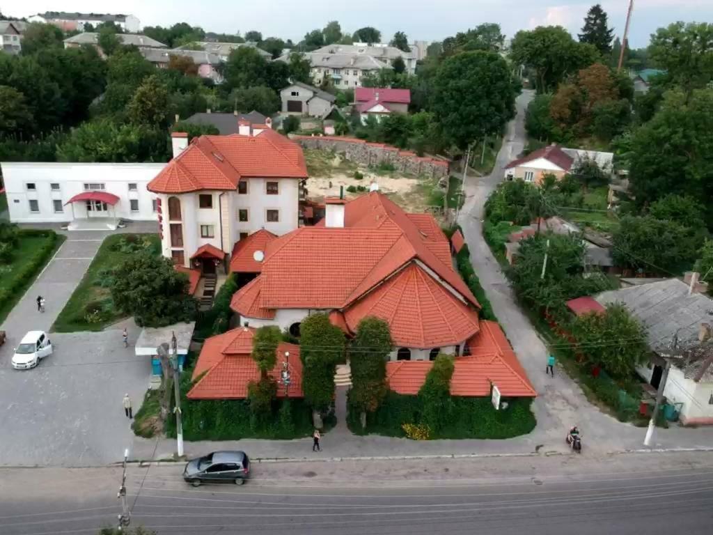 Maestro Ostroh Exterior foto