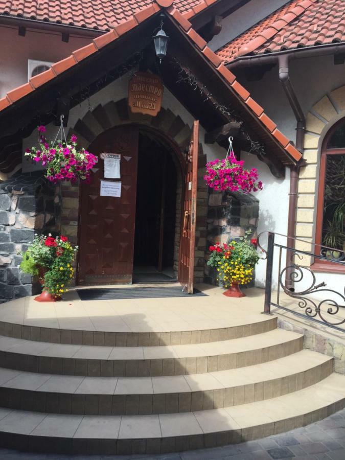 Maestro Ostroh Exterior foto