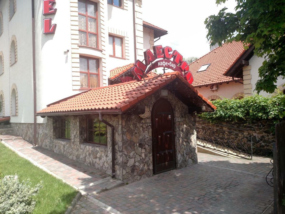 Maestro Ostroh Exterior foto